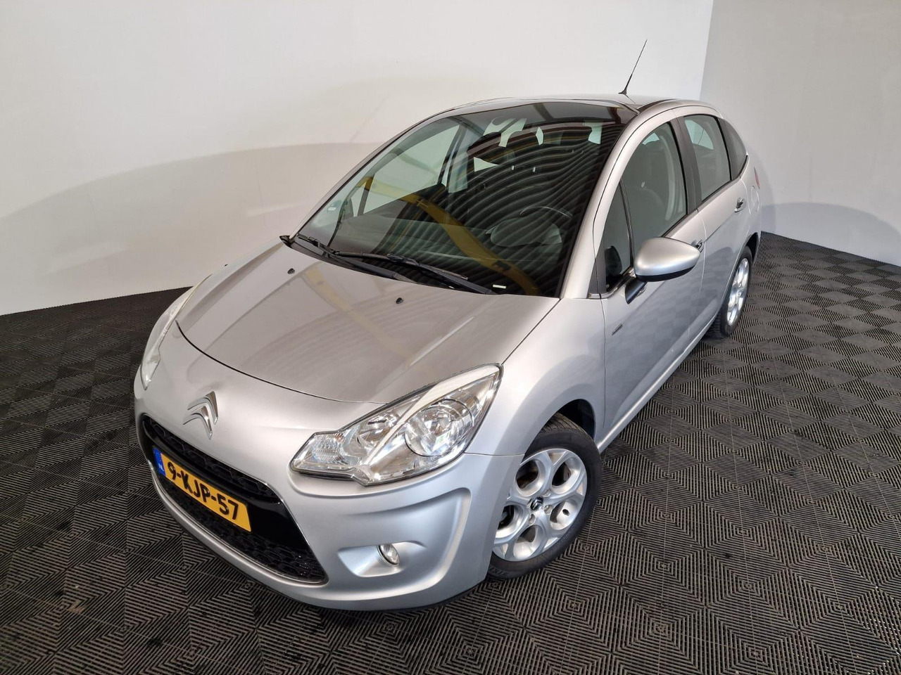 Citroen C3 1.6 Vti | 2012 | 193.593 km | 9-KJP-57 - Schrägheck: das Bild 1 Citroen C3 1.6 Vti | 2012 | 193.593 km | 9-KJP-57 - Schrägheck: das Bild 1