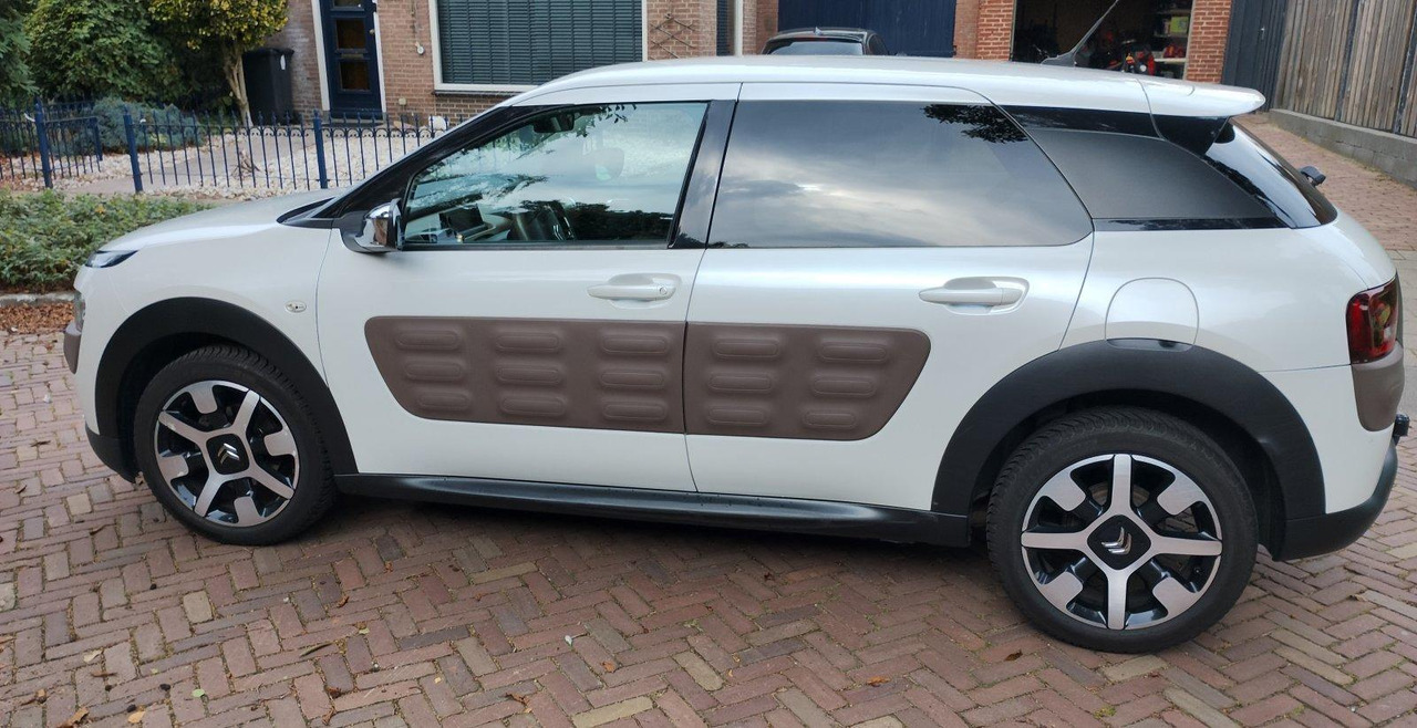 Citroen | C4 Cactus | 1.6 BlueHDi Business | 2015 | 201.033 km | GP170S | Logisch - SUV/ Geländewagen: das Bild 2 Citroen | C4 Cactus | 1.6 BlueHDi Business | 2015 | 201.033 km | GP170S | Logisch - SUV/ Geländewagen: das Bild 2