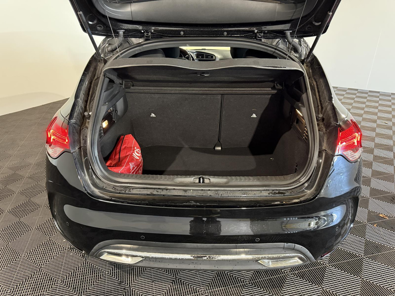 DS 4 1.2 PureTech Business | 2016 | 154.325 km | JN-710-B - Schrägheck: das Bild 2 DS 4 1.2 PureTech Business | 2016 | 154.325 km | JN-710-B - Schrägheck: das Bild 2