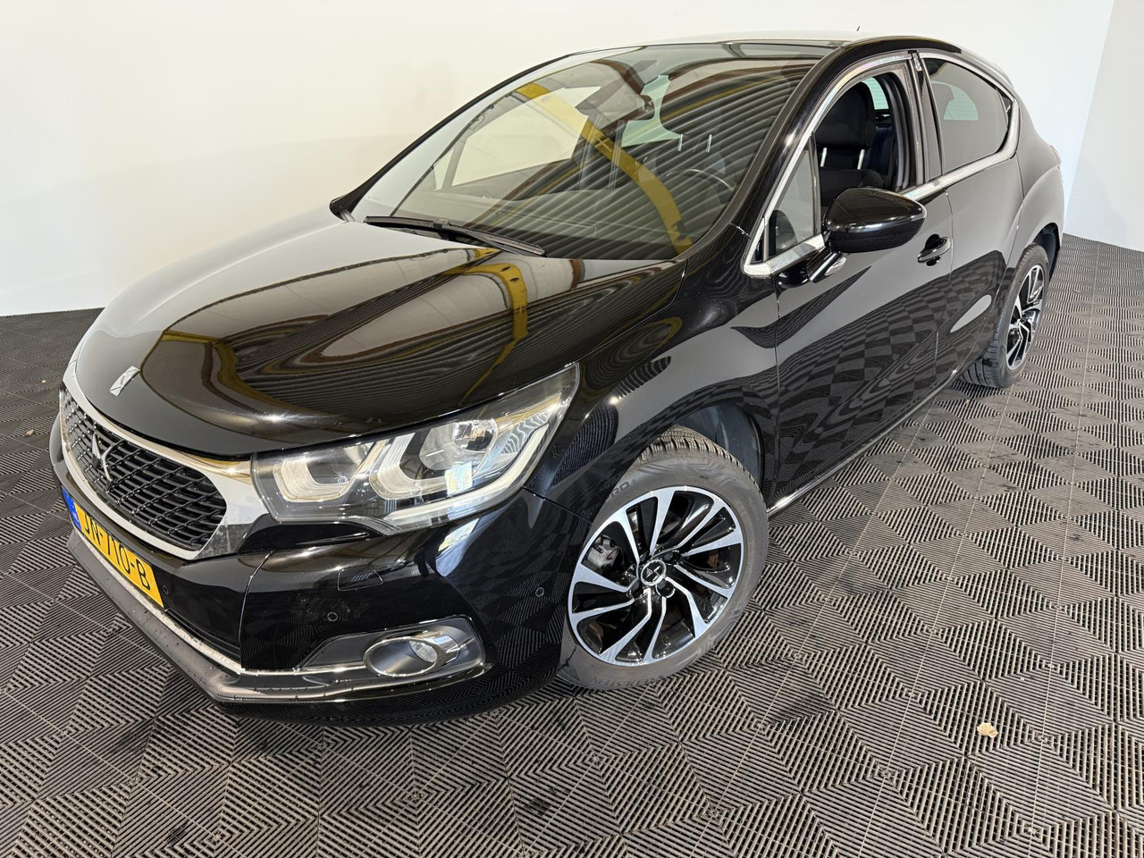 DS 4 1.2 PureTech Business | 2016 | 154.325 km | JN-710-B - Schrägheck: das Bild 1 DS 4 1.2 PureTech Business | 2016 | 154.325 km | JN-710-B - Schrägheck: das Bild 1