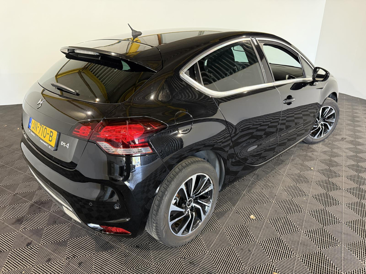 DS 4 1.2 PureTech Business | 2016 | 154.325 km | JN-710-B - Schrägheck: das Bild 3 DS 4 1.2 PureTech Business | 2016 | 154.325 km | JN-710-B - Schrägheck: das Bild 3
