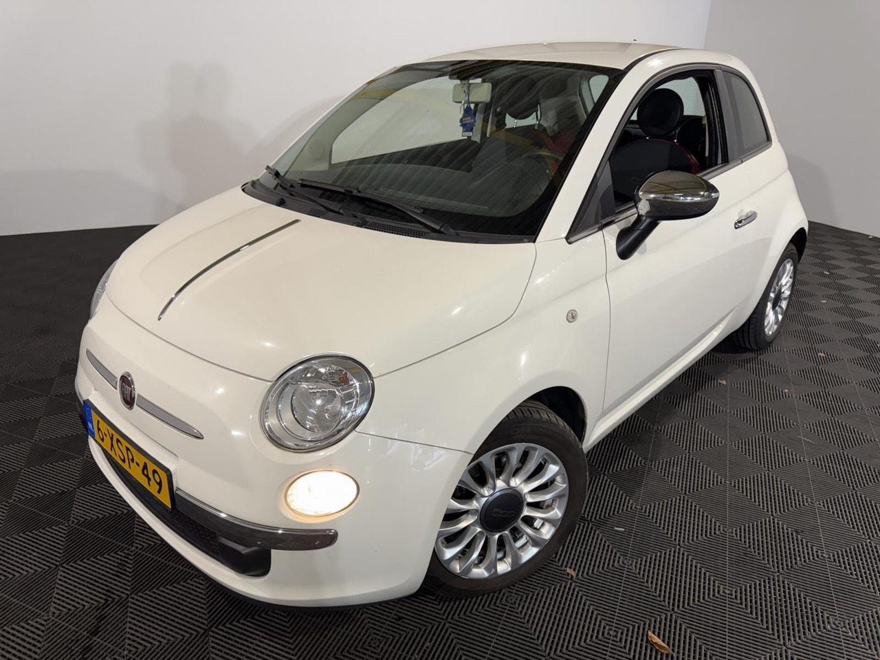 Fiat | 500 | 0.9 TwinAir Turbo Easy | 2014 | 154.667 km | 6XSP49 | Logisch - Schrägheck: das Bild 1 Fiat | 500 | 0.9 TwinAir Turbo Easy | 2014 | 154.667 km | 6XSP49 | Logisch - Schrägheck: das Bild 1