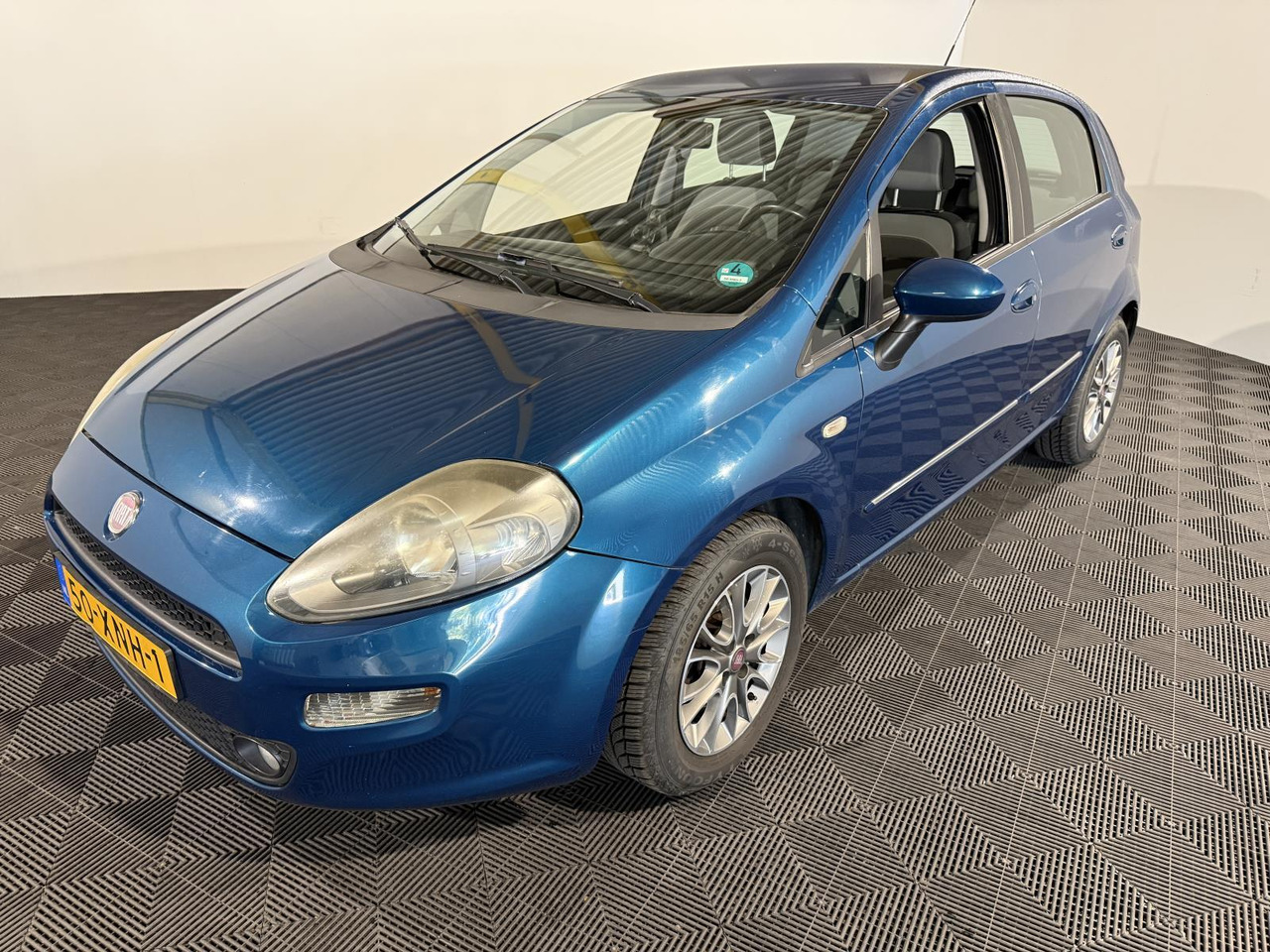 Fiat Punto Evo 1.3 M-Jet Easy | 2012 | 229.305 km | 50-XNH-1 - Schrägheck: das Bild 1 Fiat Punto Evo 1.3 M-Jet Easy | 2012 | 229.305 km | 50-XNH-1 - Schrägheck: das Bild 1
