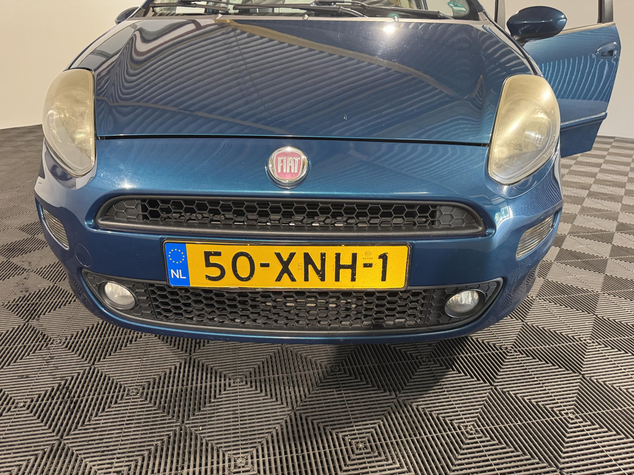 Fiat Punto Evo 1.3 M-Jet Easy | 2012 | 229.305 km | 50-XNH-1 - Schrägheck: das Bild 2 Fiat Punto Evo 1.3 M-Jet Easy | 2012 | 229.305 km | 50-XNH-1 - Schrägheck: das Bild 2