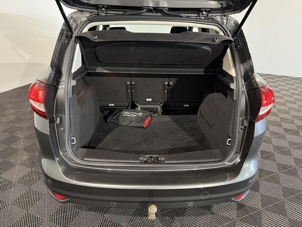Ford C-Max 1.0 Titanium ZG-548-F 186.382 km - PKW: das Bild 5 Ford C-Max 1.0 Titanium ZG-548-F 186.382 km - PKW: das Bild 5