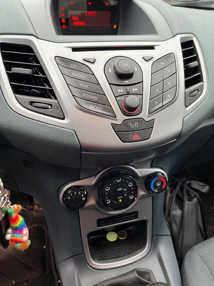 Ford Fiesta 1.25 Limited | 2011 | 186.640 km | 30PHS3 | NAP: Logisch - Schrägheck: das Bild 5 Ford Fiesta 1.25 Limited | 2011 | 186.640 km | 30PHS3 | NAP: Logisch - Schrägheck: das Bild 5
