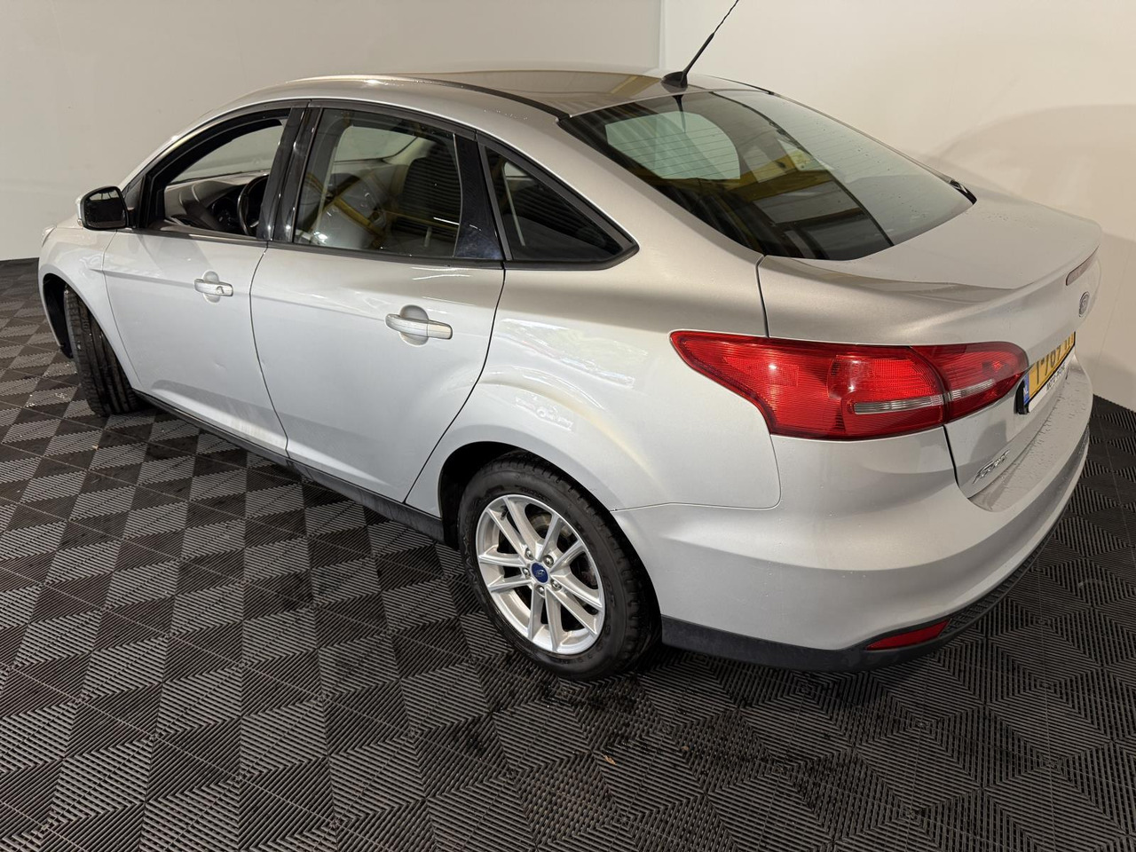 Ford Focus 1.0 Trend Edition 2015 206.005 km T-789-TF - Limousine: das Bild 3 Ford Focus 1.0 Trend Edition 2015 206.005 km T-789-TF - Limousine: das Bild 3