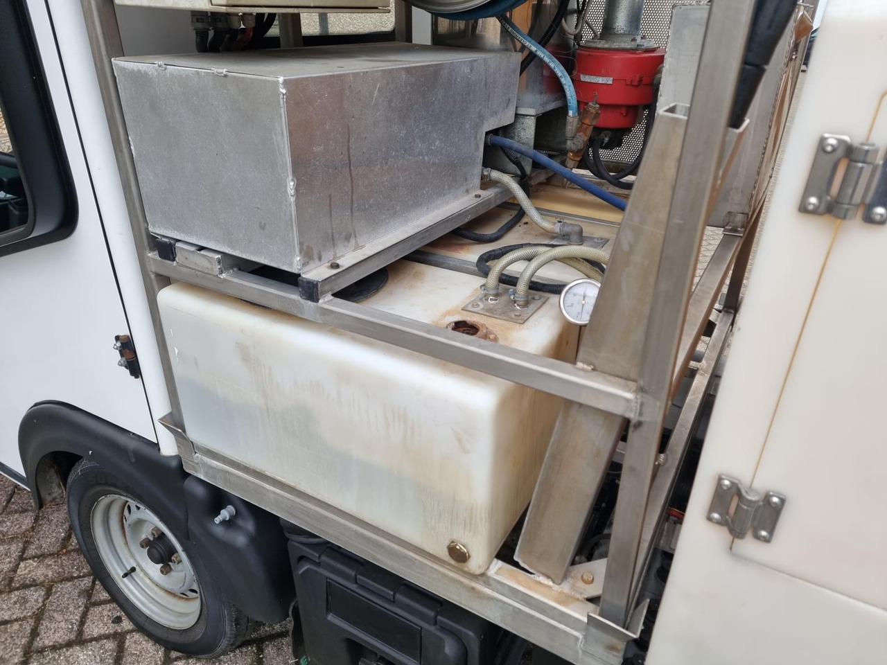 Goupil G3 Kipper met Hogedrukreiniger T-07-BSZ - Golfmobil: das Bild 4 Goupil G3 Kipper met Hogedrukreiniger T-07-BSZ - Golfmobil: das Bild 4