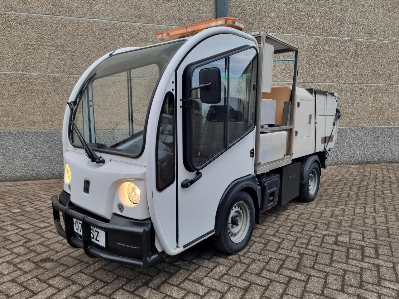 Goupil G3 Kipper met Hogedrukreiniger T-07-BSZ - Golfmobil: das Bild 1 Goupil G3 Kipper met Hogedrukreiniger T-07-BSZ - Golfmobil: das Bild 1