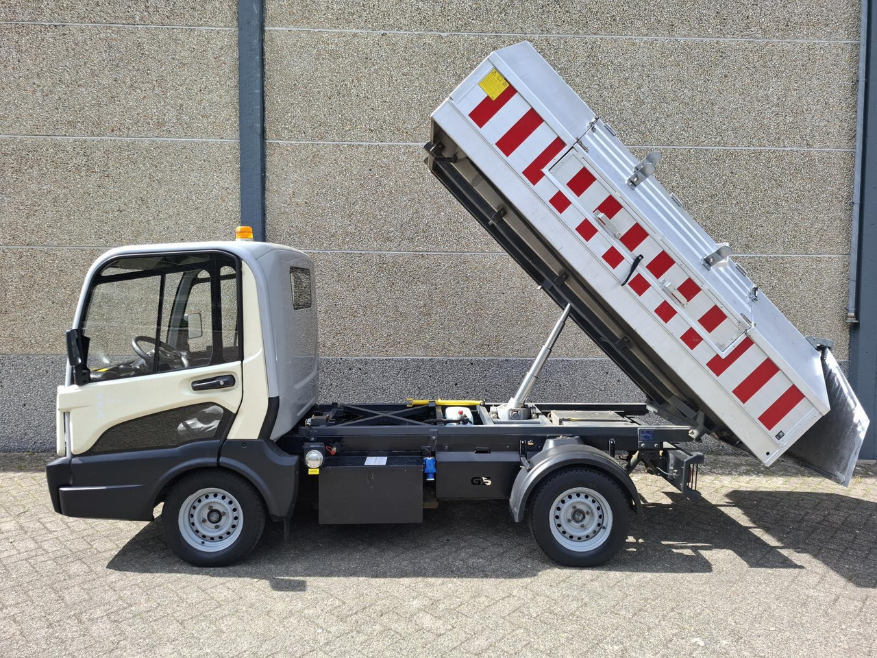 Goupil G5 Elektrische Stratenreinigingsmachine T-92-BSX - Elektro-Nutzfahrzeug: das Bild 3 Goupil G5 Elektrische Stratenreinigingsmachine T-92-BSX - Elektro-Nutzfahrzeug: das Bild 3