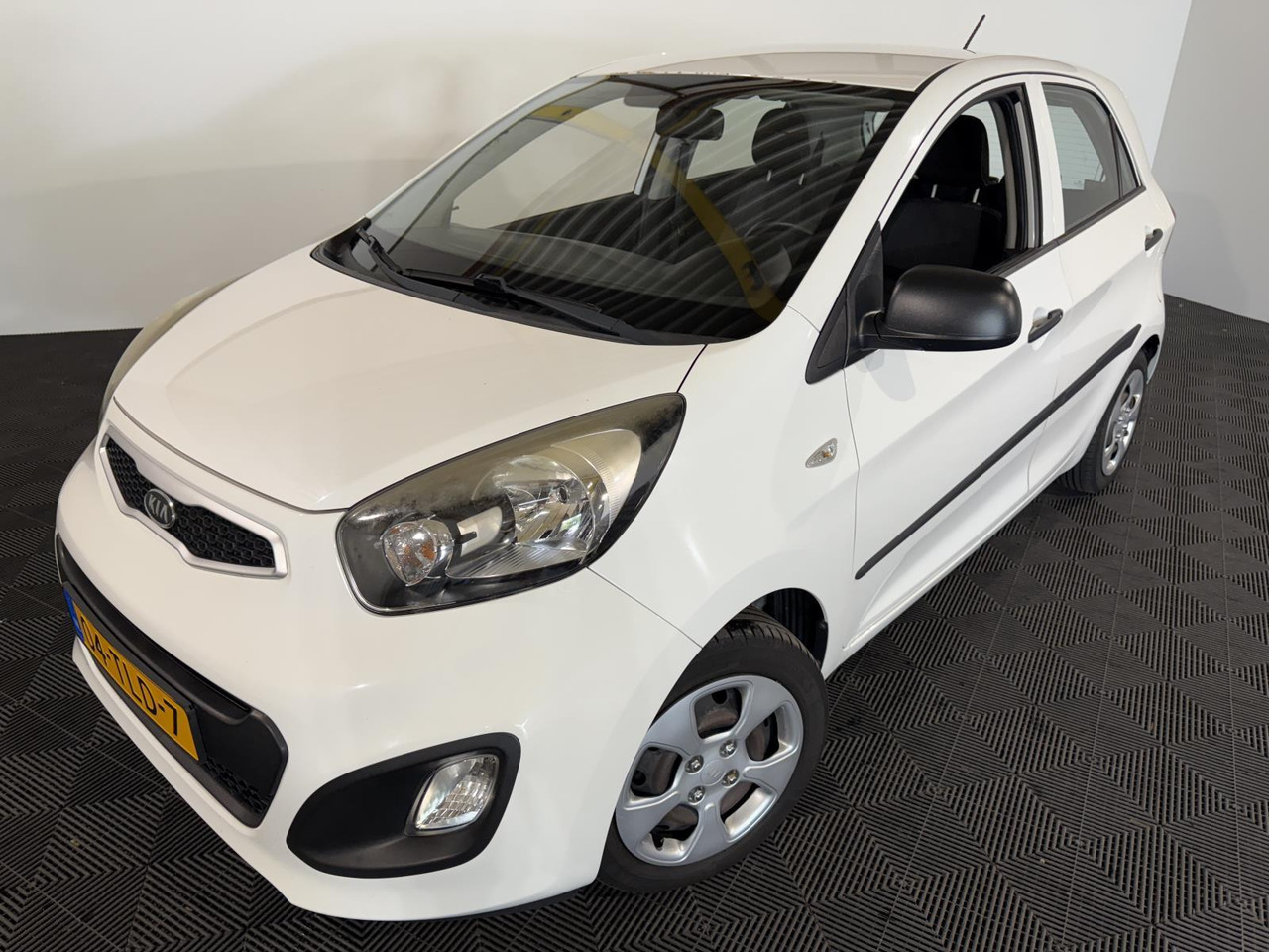 Kia Picanto 1.0 CVVT | 2012 | 70.028 km | 04-TLD- 7 - Schrägheck: das Bild 1 Kia Picanto 1.0 CVVT | 2012 | 70.028 km | 04-TLD- 7 - Schrägheck: das Bild 1