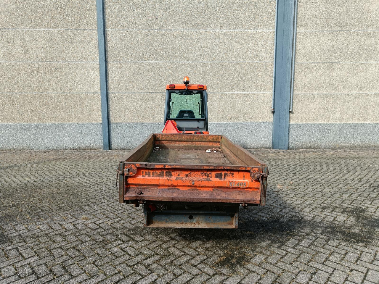 Kubota B2410 met Nimos Kipper - Traktor: das Bild 3 Kubota B2410 met Nimos Kipper - Traktor: das Bild 3