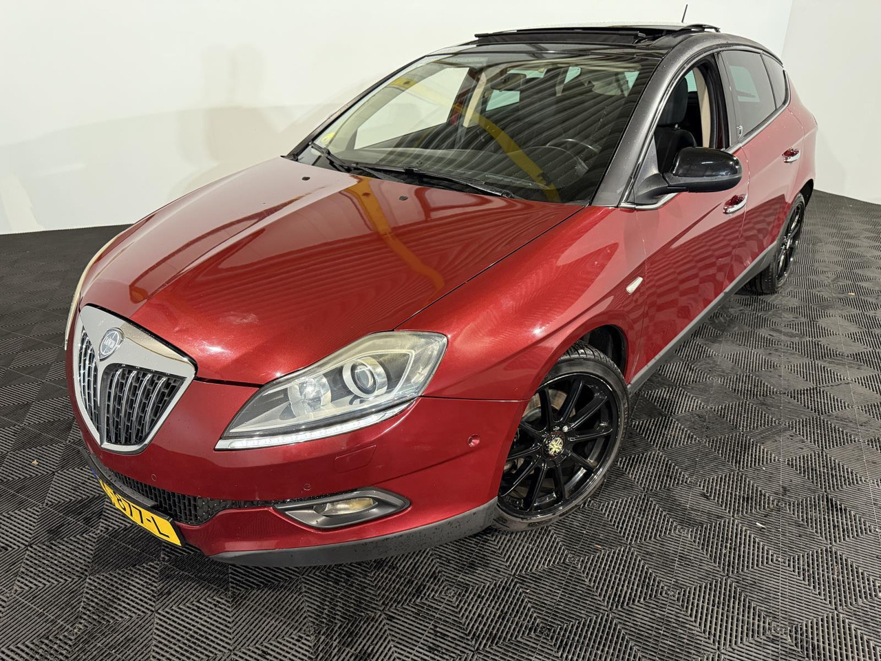 Lancia | Delta | 1.9-16V Twin-Turbo Executive | 2009 | 210.687 km | PK877L | Geen oordeel - Schrägheck: das Bild 1 Lancia | Delta | 1.9-16V Twin-Turbo Executive | 2009 | 210.687 km | PK877L | Geen oordeel - Schrägheck: das Bild 1