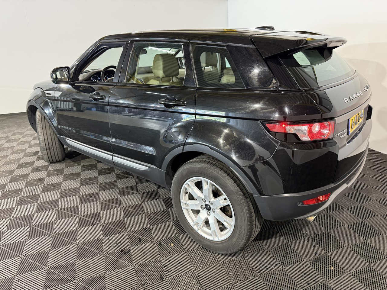 Land Rover Range Rover Evoque 2.2 TD4 4WD Pure | 2013 | 288.735 km | 6-KLG-46 - SUV/ Geländewagen: das Bild 3 Land Rover Range Rover Evoque 2.2 TD4 4WD Pure | 2013 | 288.735 km | 6-KLG-46 - SUV/ Geländewagen: das Bild 3