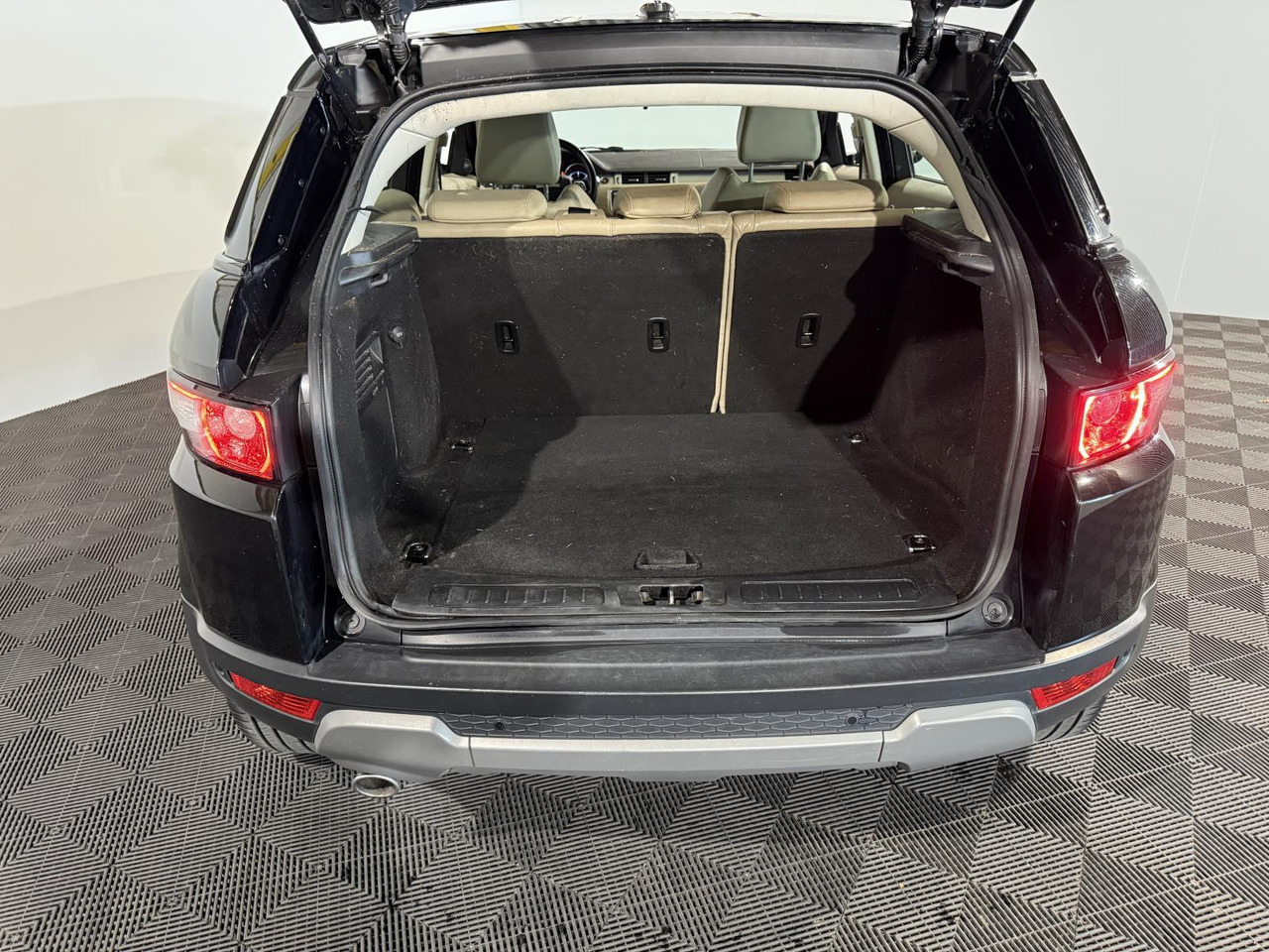 Land Rover Range Rover Evoque 2.2 TD4 4WD Pure | 2013 | 288.735 km | 6-KLG-46 - SUV/ Geländewagen: das Bild 5 Land Rover Range Rover Evoque 2.2 TD4 4WD Pure | 2013 | 288.735 km | 6-KLG-46 - SUV/ Geländewagen: das Bild 5