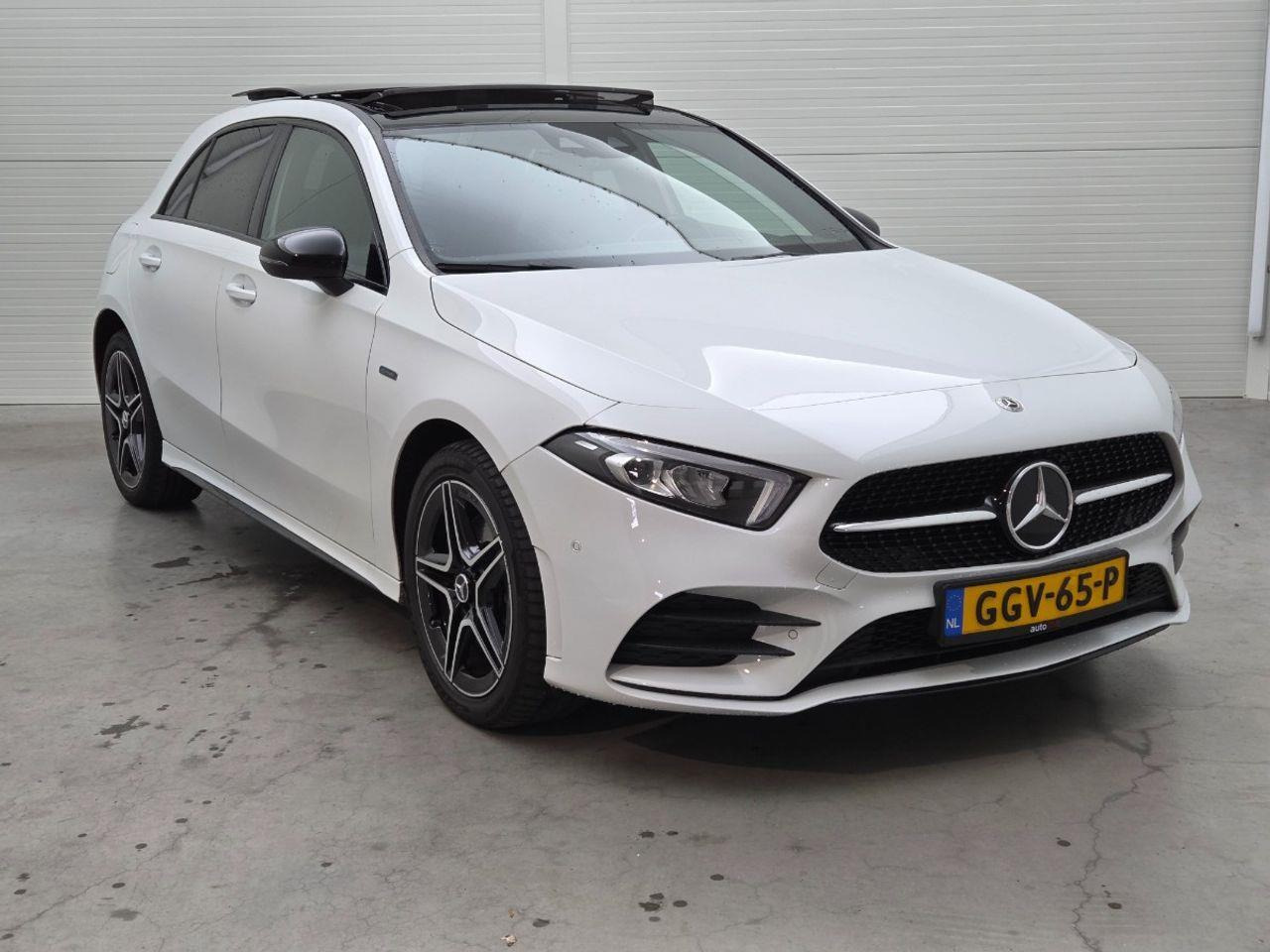 Mercedes - Benz A - klasse 250 e Premium Plus | 2021 | 82.548 km | GGV65P | NAP: Geen oordeel - Schrägheck: das Bild 2 Mercedes - Benz A - klasse 250 e Premium Plus | 2021 | 82.548 km | GGV65P | NAP: Geen oordeel - Schrägheck: das Bild 2