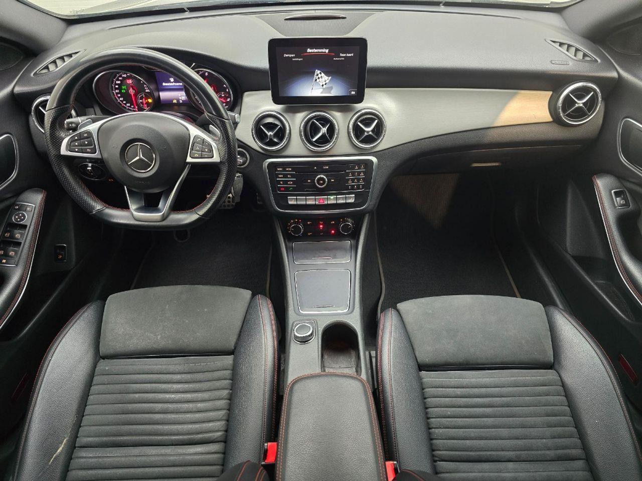 Mercedes - Benz CLA - klasse 180 Business Solution AMG Upgrade Edition | 2018 | 187.963 km | Automaat | TB625R | NAP: Logisch - Limousine: das Bild 5 Mercedes - Benz CLA - klasse 180 Business Solution AMG Upgrade Edition | 2018 | 187.963 km | Automaat | TB625R | NAP: Logisch - Limousine: das Bild 5