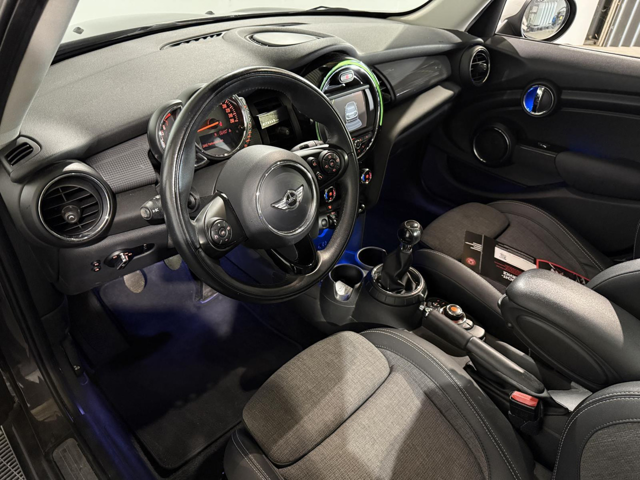Mini | Mini | 1.5 Cooper Chili Business | 2015 | 201.355 km | 1ZPK60 | Logisch - Schrägheck: das Bild 4 Mini | Mini | 1.5 Cooper Chili Business | 2015 | 201.355 km | 1ZPK60 | Logisch - Schrägheck: das Bild 4
