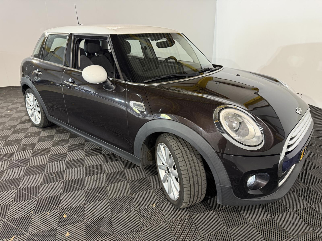 Mini | Mini | 1.5 Cooper Chili Business | 2015 | 201.355 km | 1ZPK60 | Logisch - Schrägheck: das Bild 3 Mini | Mini | 1.5 Cooper Chili Business | 2015 | 201.355 km | 1ZPK60 | Logisch - Schrägheck: das Bild 3
