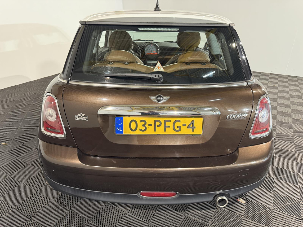 Mini | Mini | 1.6 Cooper Mayfair | 2011 | 199.566 km | 03PFG4 | Logisch - Schrägheck: das Bild 2 Mini | Mini | 1.6 Cooper Mayfair | 2011 | 199.566 km | 03PFG4 | Logisch - Schrägheck: das Bild 2