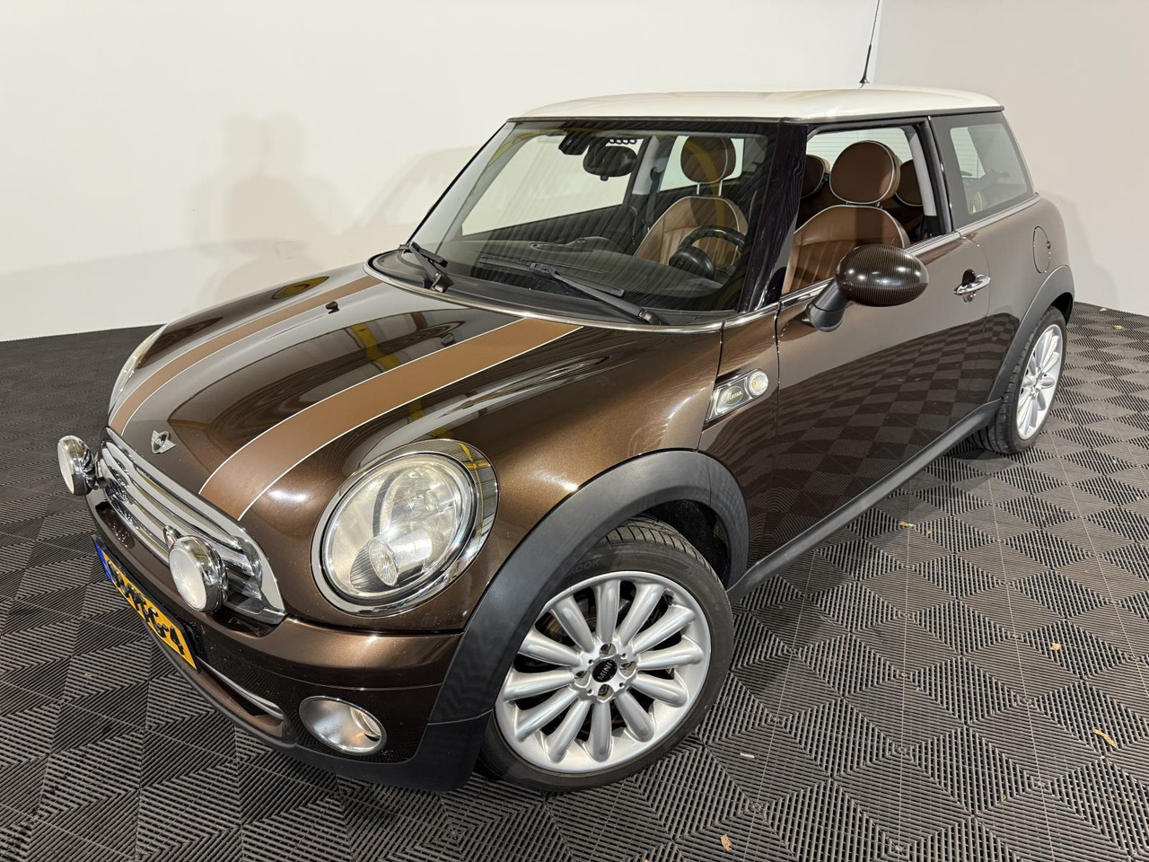 Mini | Mini | 1.6 Cooper Mayfair | 2011 | 199.566 km | 03PFG4 | Logisch - Schrägheck: das Bild 1 Mini | Mini | 1.6 Cooper Mayfair | 2011 | 199.566 km | 03PFG4 | Logisch - Schrägheck: das Bild 1