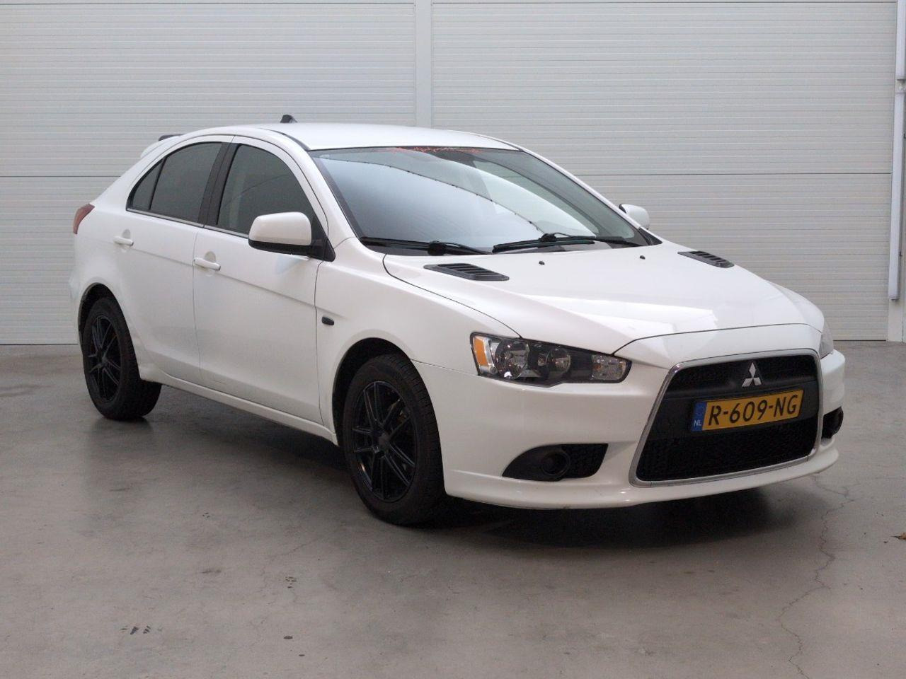 Mitsubishi Lancer Sportback 1.6 Limited Edition | 2016 | 216.592 km | R609NG | NAP: Geen oordeel - Schrägheck: das Bild 2 Mitsubishi Lancer Sportback 1.6 Limited Edition | 2016 | 216.592 km | R609NG | NAP: Geen oordeel - Schrägheck: das Bild 2