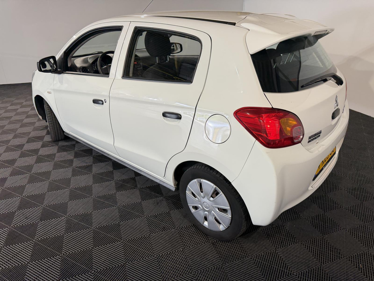 Mitsubishi | Space Star | 1.0 Inform | 2013 | 169.821 km | 4KDJ36 | Logisch - Schrägheck: das Bild 3 Mitsubishi | Space Star | 1.0 Inform | 2013 | 169.821 km | 4KDJ36 | Logisch - Schrägheck: das Bild 3