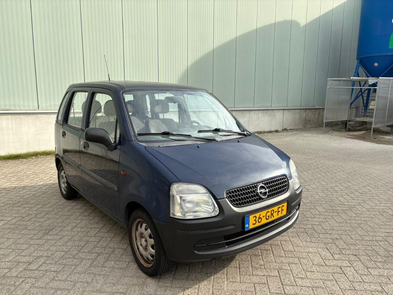 Opel Agila 1.0 - 12V | 2001 | 77.264 km | 36GRFF | NAP: Logisch - Schrägheck: das Bild 2 Opel Agila 1.0 - 12V | 2001 | 77.264 km | 36GRFF | NAP: Logisch - Schrägheck: das Bild 2