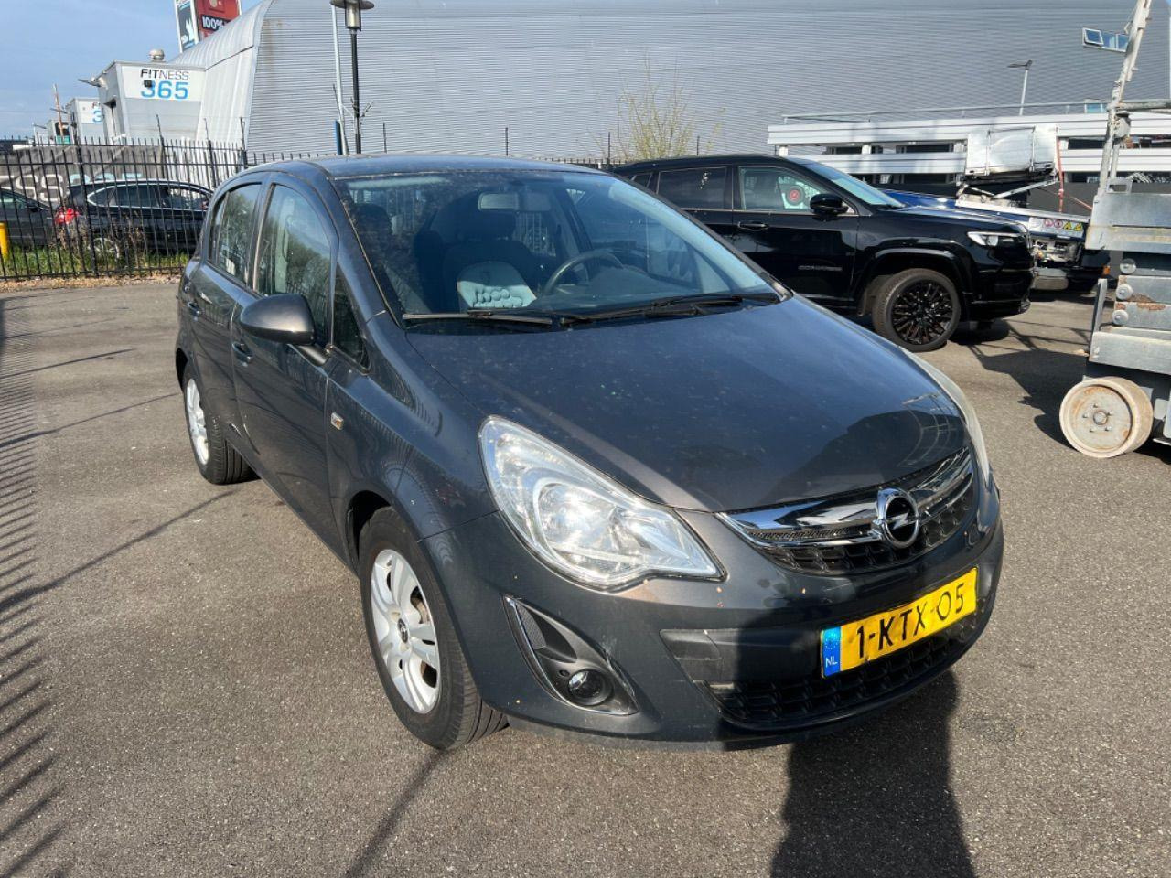 Opel Corsa 1.2 - 16V Design Edition | 2013 | 15.657 km | Automaat | 1KTX05 | NAP: Logisch - Schrägheck: das Bild 2 Opel Corsa 1.2 - 16V Design Edition | 2013 | 15.657 km | Automaat | 1KTX05 | NAP: Logisch - Schrägheck: das Bild 2