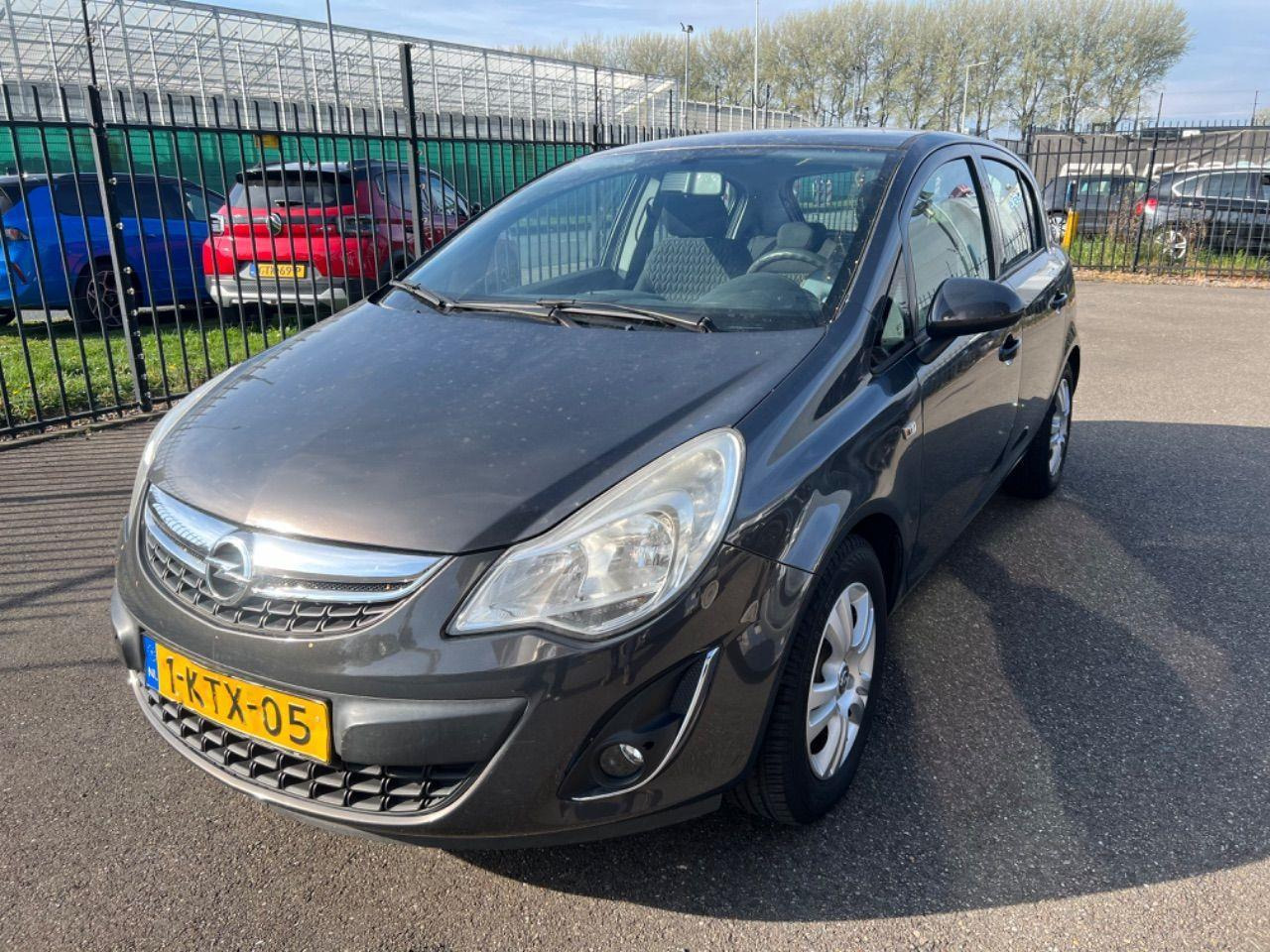 Opel Corsa 1.2 - 16V Design Edition | 2013 | 15.657 km | Automaat | 1KTX05 | NAP: Logisch - Schrägheck: das Bild 1 Opel Corsa 1.2 - 16V Design Edition | 2013 | 15.657 km | Automaat | 1KTX05 | NAP: Logisch - Schrägheck: das Bild 1