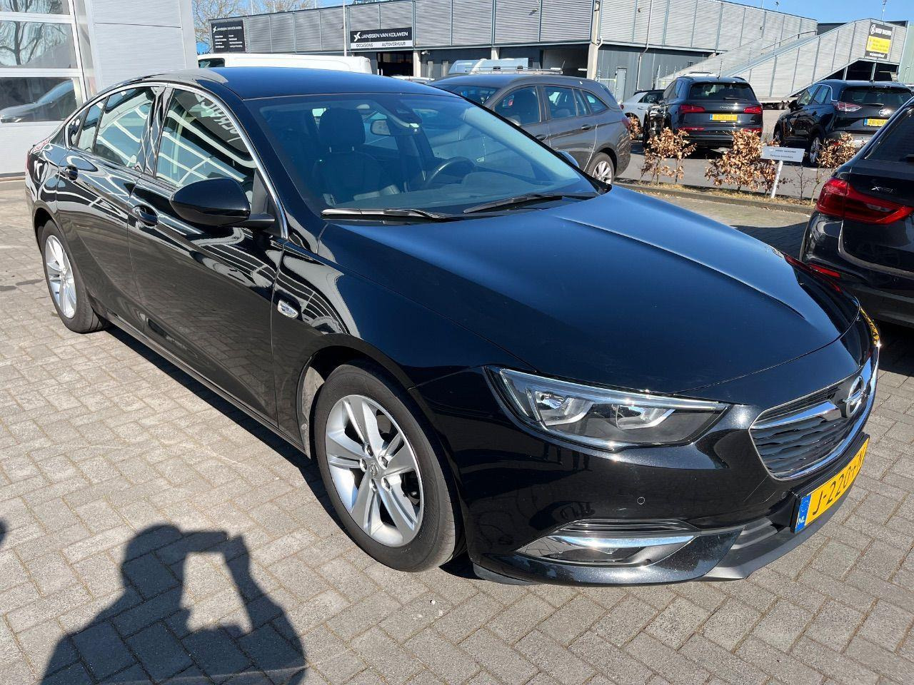 Opel Insignia Grand Sport 1.5 Turbo Business Executive | 2020 | 213.161 km | Automaat | J220FN | NAP: Logisch - Schrägheck: das Bild 2 Opel Insignia Grand Sport 1.5 Turbo Business Executive | 2020 | 213.161 km | Automaat | J220FN | NAP: Logisch - Schrägheck: das Bild 2