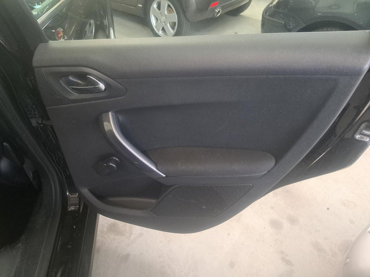 Peugeot | 2008 | 1.2 PureTech Blue Lion | 2016 | 159.008 km | KS512G | Logisch - SUV/ Geländewagen: das Bild 5 Peugeot | 2008 | 1.2 PureTech Blue Lion | 2016 | 159.008 km | KS512G | Logisch - SUV/ Geländewagen: das Bild 5