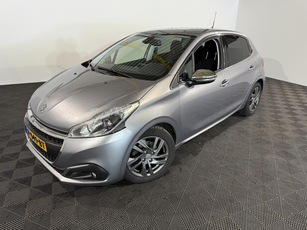 Peugeot | 208 | 1.5 BlueHDi Blue Lease Allure | 2019 | 183.354 km | R049BT | Geen oordeel - Schrägheck: das Bild 1 Peugeot | 208 | 1.5 BlueHDi Blue Lease Allure | 2019 | 183.354 km | R049BT | Geen oordeel - Schrägheck: das Bild 1