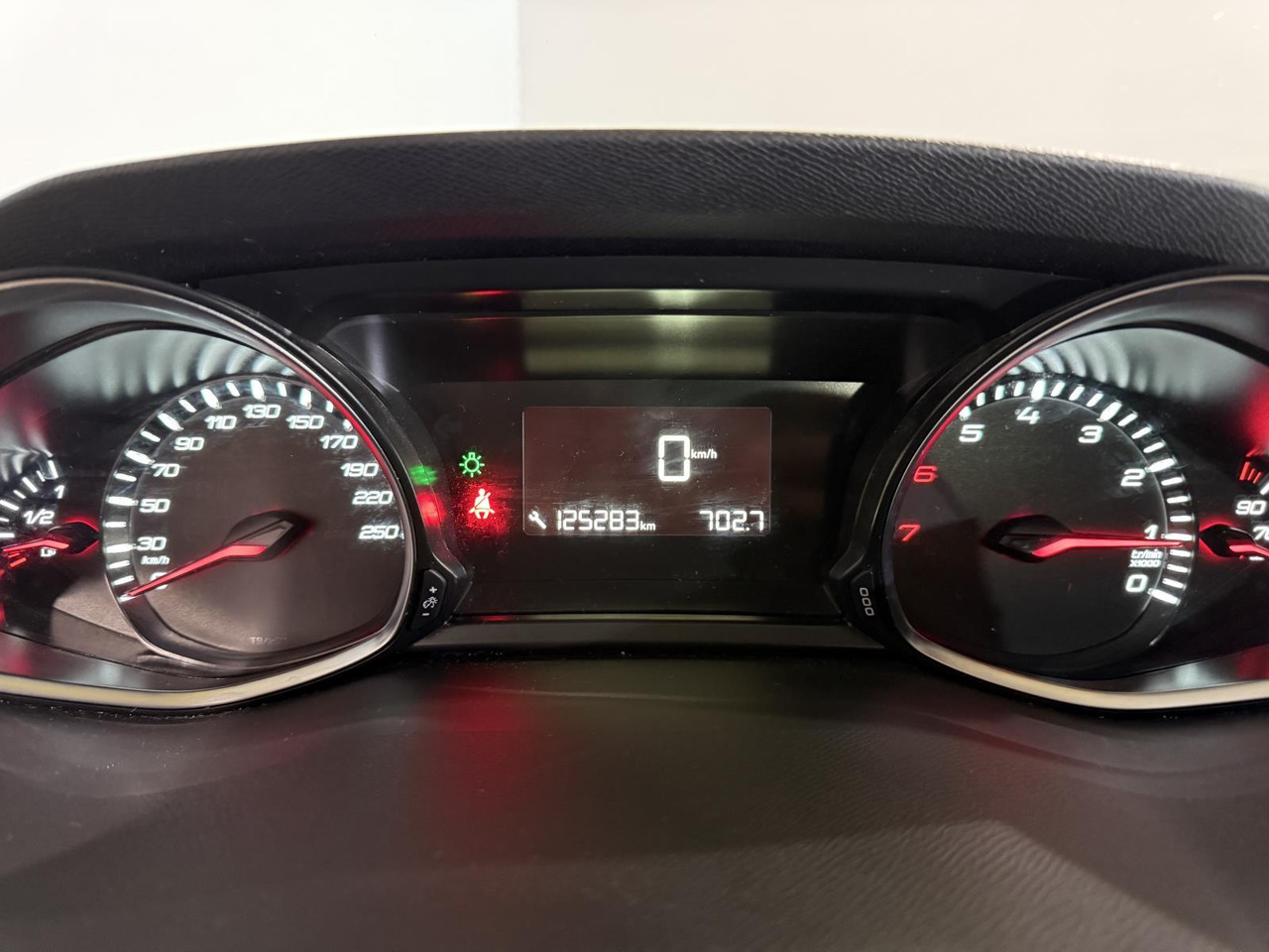 Peugeot | 308 SW | 1.2 PureTech Blue Lion | 2017 | 125.283 km | NL320L | Logisch - PKW: das Bild 5 Peugeot | 308 SW | 1.2 PureTech Blue Lion | 2017 | 125.283 km | NL320L | Logisch - PKW: das Bild 5