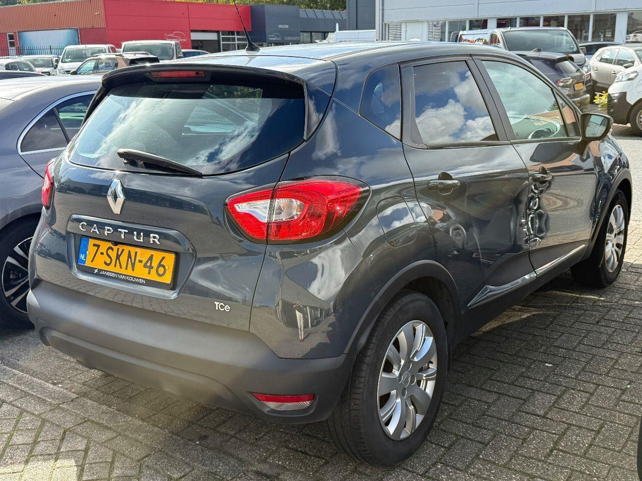 Renault Captur 0.9 TCe Expression | 2013 | 87.982 km | 7SKN46 | NAP: Logisch - SUV/ Geländewagen: das Bild 4 Renault Captur 0.9 TCe Expression | 2013 | 87.982 km | 7SKN46 | NAP: Logisch - SUV/ Geländewagen: das Bild 4