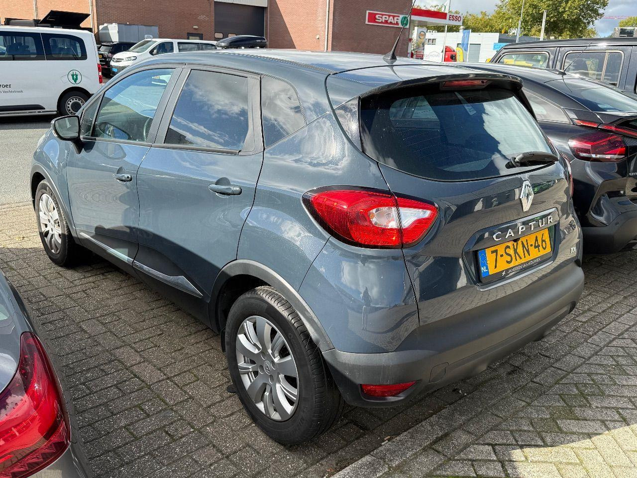 Renault Captur 0.9 TCe Expression | 2013 | 87.982 km | 7SKN46 | NAP: Logisch - SUV/ Geländewagen: das Bild 3 Renault Captur 0.9 TCe Expression | 2013 | 87.982 km | 7SKN46 | NAP: Logisch - SUV/ Geländewagen: das Bild 3
