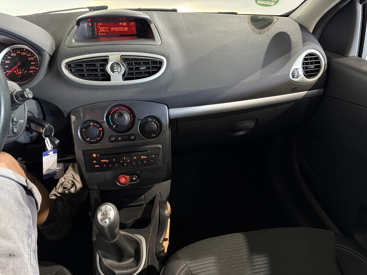 Renault Clio 1.2 TCe Collection | 2012 | 179.266 km | 15-ZDF-9 - Schrägheck: das Bild 5 Renault Clio 1.2 TCe Collection | 2012 | 179.266 km | 15-ZDF-9 - Schrägheck: das Bild 5