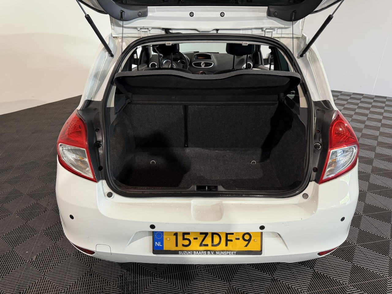 Schrägheck Renault Clio 1.2 TCe Collection | 2012 | 179.266 km | 15-ZDF-9: das Bild 10