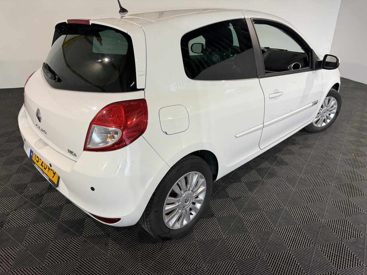 Schrägheck Renault Clio 1.2 TCe Collection | 2012 | 179.266 km | 15-ZDF-9: das Bild 11