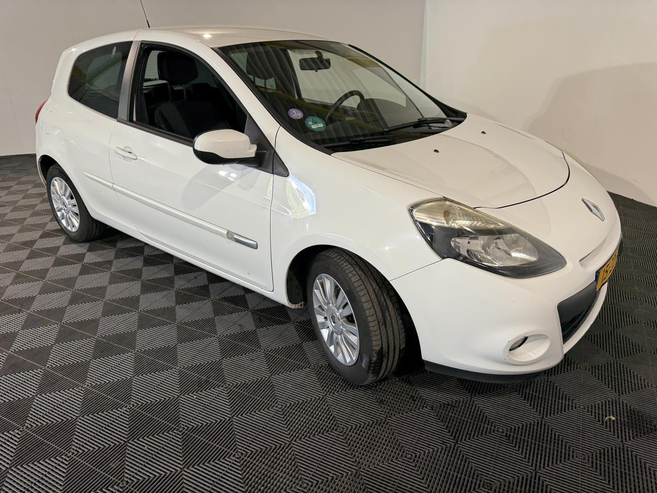 Schrägheck Renault Clio 1.2 TCe Collection | 2012 | 179.266 km | 15-ZDF-9: das Bild 12
