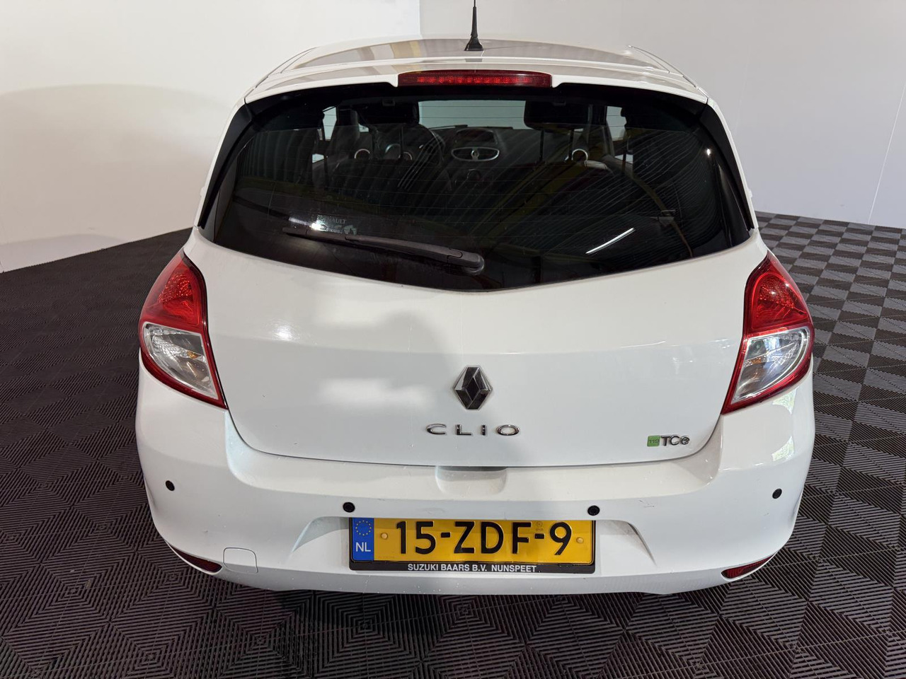 Schrägheck Renault Clio 1.2 TCe Collection | 2012 | 179.266 km | 15-ZDF-9: das Bild 9