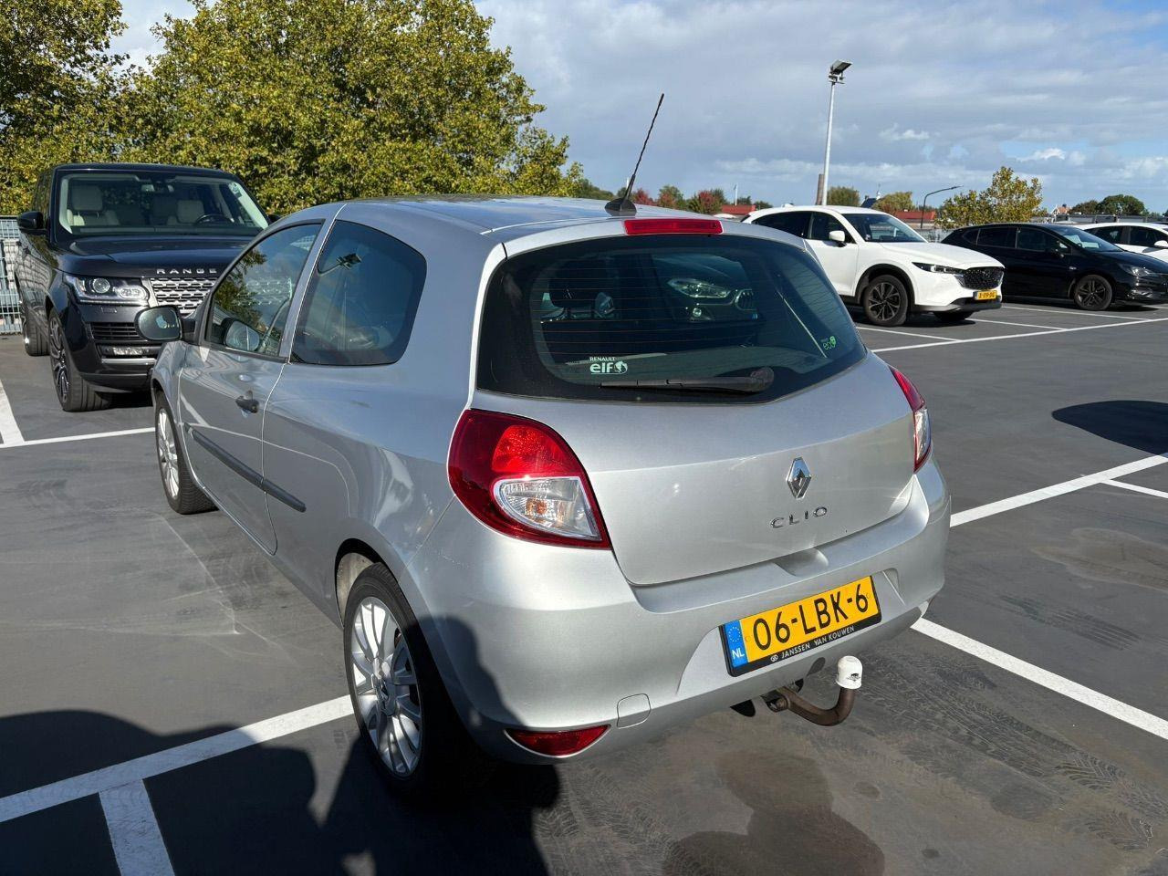 Renault Clio 1.2 TCe Special Line | 2010 | 130.181 km | 06LBK6 | NAP: Logisch - Schrägheck: das Bild 3 Renault Clio 1.2 TCe Special Line | 2010 | 130.181 km | 06LBK6 | NAP: Logisch - Schrägheck: das Bild 3
