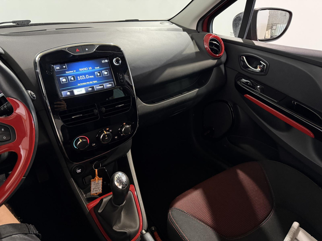 Renault | Clio Estate | 0.9 TCe Expression | 2013 | 217.223 km | 8KZD48 | Logisch - PKW: das Bild 3 Renault | Clio Estate | 0.9 TCe Expression | 2013 | 217.223 km | 8KZD48 | Logisch - PKW: das Bild 3