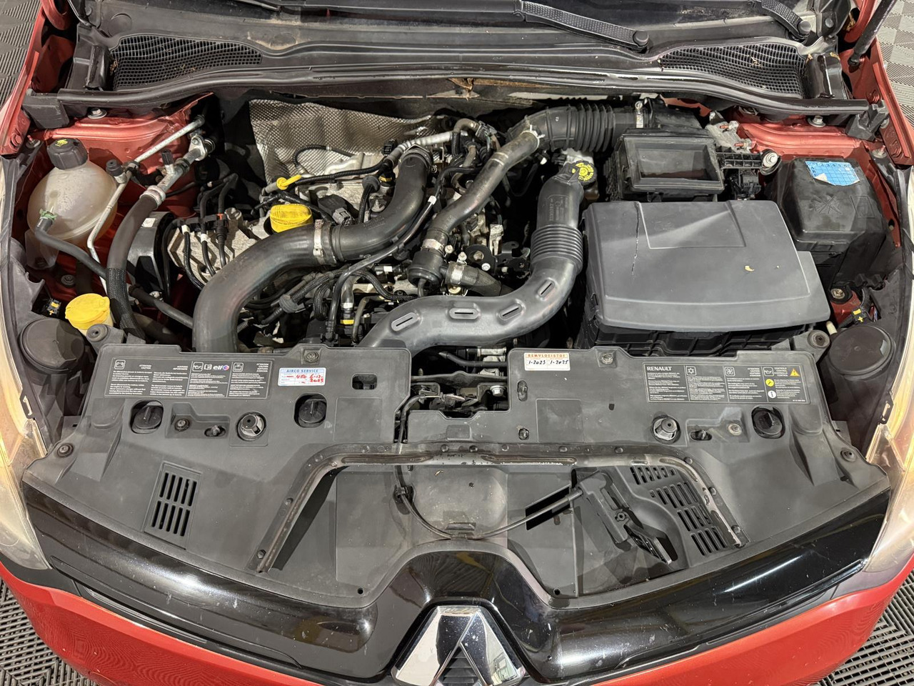 Renault | Clio Estate | 0.9 TCe Expression | 2013 | 217.223 km | 8KZD48 | Logisch - PKW: das Bild 4 Renault | Clio Estate | 0.9 TCe Expression | 2013 | 217.223 km | 8KZD48 | Logisch - PKW: das Bild 4