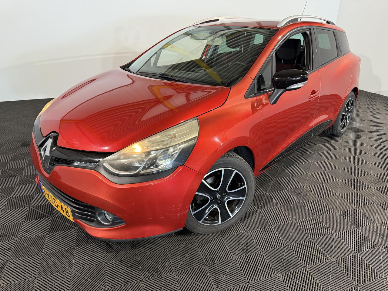 Renault | Clio Estate | 0.9 TCe Expression | 2013 | 217.223 km | 8KZD48 | Logisch - PKW: das Bild 1 Renault | Clio Estate | 0.9 TCe Expression | 2013 | 217.223 km | 8KZD48 | Logisch - PKW: das Bild 1