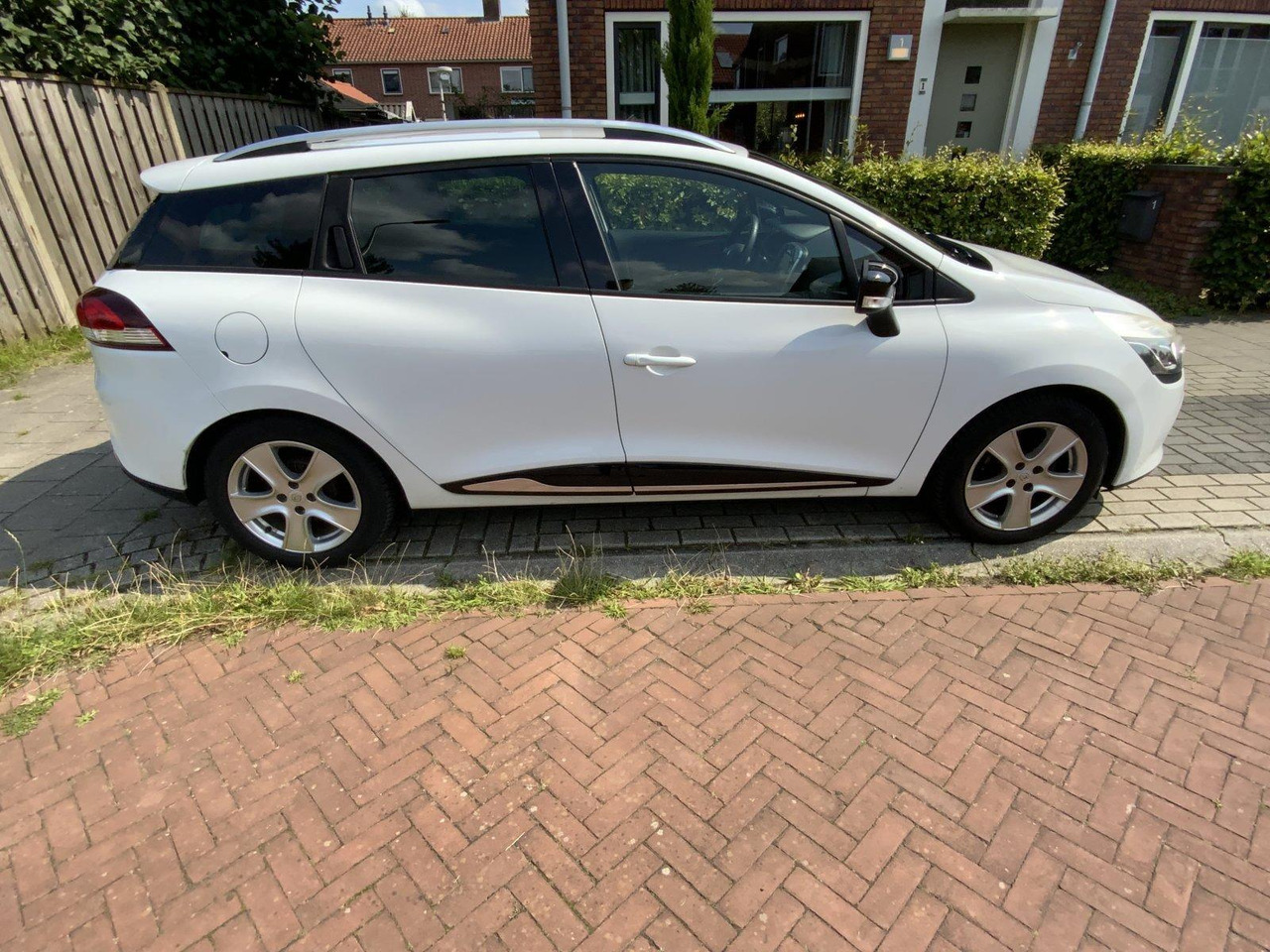 Renault | Clio Estate | 0.9 TCe Expression | 2015 | 120.426 km | GL-215-T - PKW: das Bild 2 Renault | Clio Estate | 0.9 TCe Expression | 2015 | 120.426 km | GL-215-T - PKW: das Bild 2