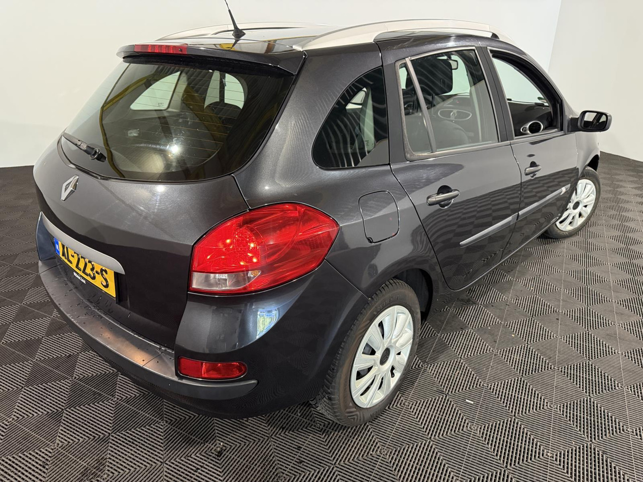 Renault | Clio Estate | 1.2-16V Special Line | 2009 | 172.146 km | XL223S | Geen oordeel - PKW: das Bild 2 Renault | Clio Estate | 1.2-16V Special Line | 2009 | 172.146 km | XL223S | Geen oordeel - PKW: das Bild 2