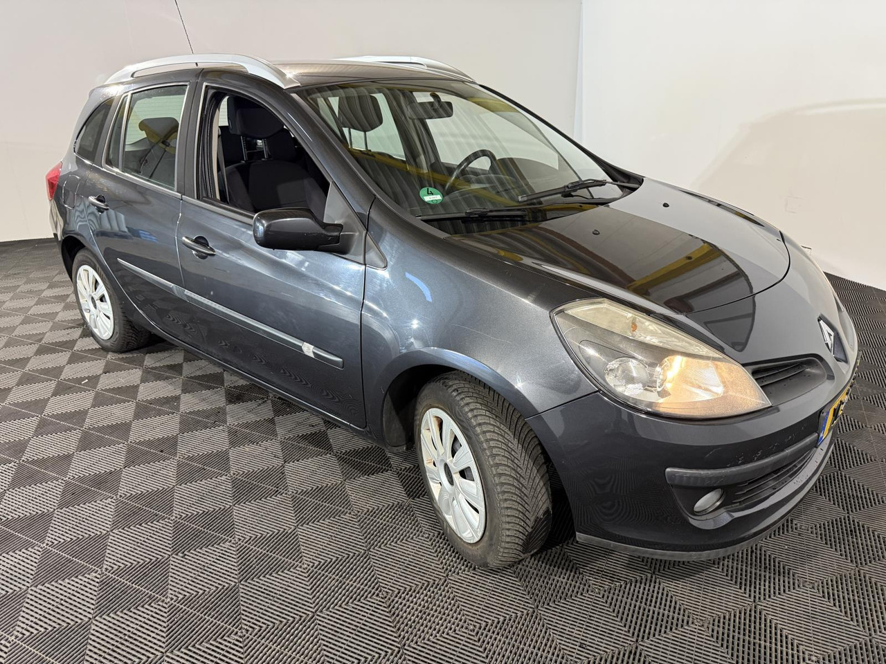Renault | Clio Estate | 1.2-16V Special Line | 2009 | 172.146 km | XL223S | Geen oordeel - PKW: das Bild 3 Renault | Clio Estate | 1.2-16V Special Line | 2009 | 172.146 km | XL223S | Geen oordeel - PKW: das Bild 3