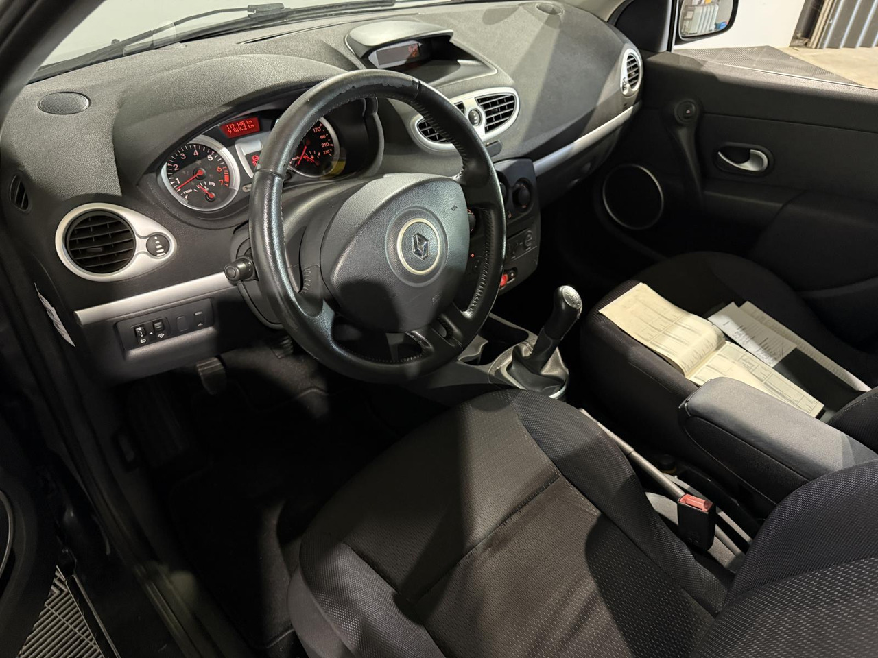 Renault | Clio Estate | 1.2-16V Special Line | 2009 | 172.146 km | XL223S | Geen oordeel - PKW: das Bild 5 Renault | Clio Estate | 1.2-16V Special Line | 2009 | 172.146 km | XL223S | Geen oordeel - PKW: das Bild 5