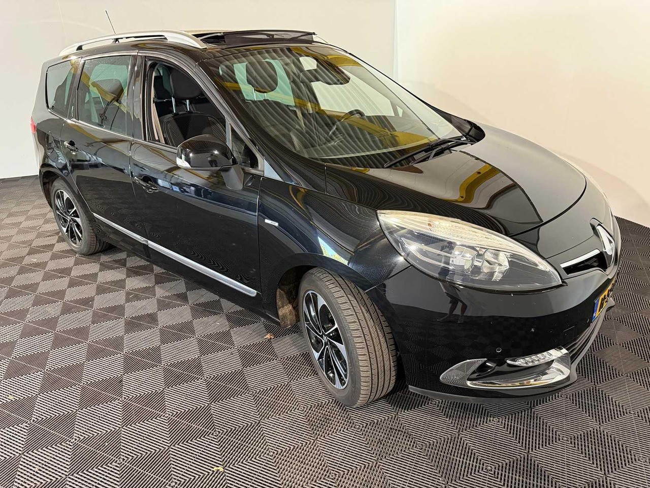 Renault Grand Scénic 1.2 Tce Bose | 2016 | 118.319 km | H-596-NV - PKW: das Bild 5 Renault Grand Scénic 1.2 Tce Bose | 2016 | 118.319 km | H-596-NV - PKW: das Bild 5